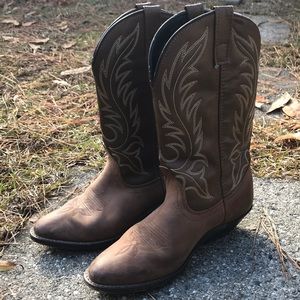 Laredo cowgirl boots